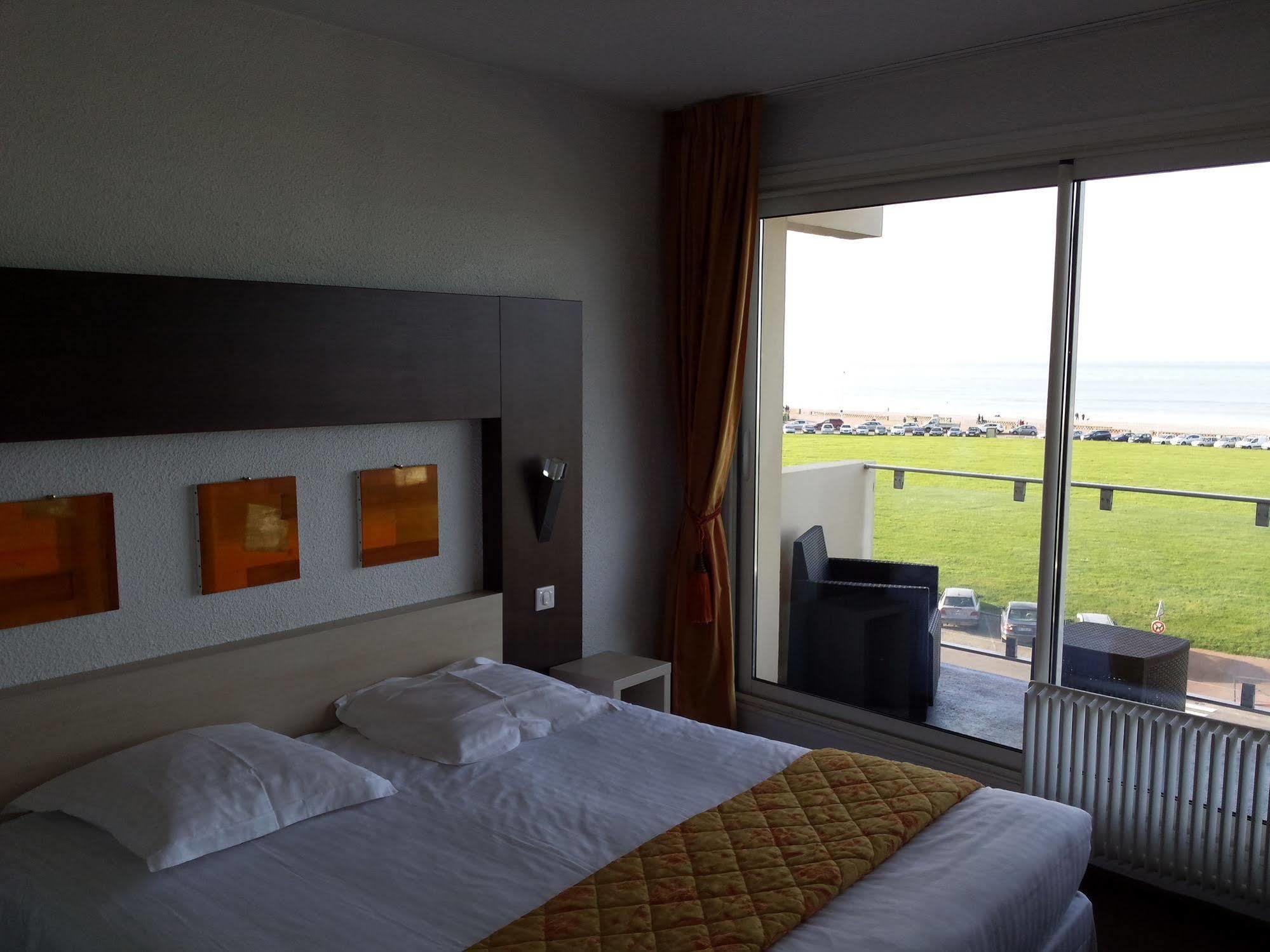 Hotel Windsor Contact Hotel ดิเอป ภายนอก รูปภาพ